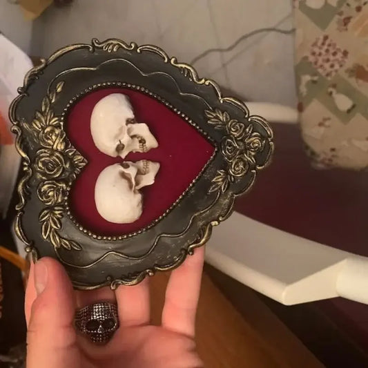 Framed Miniature Realistic Human Skulls – Heart-Shaped True Love Skeleton Ornament for Halloween