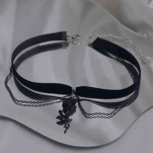 Gothic Black Rose Charm Choker – Elegant Velvet Witchcraft Necklace for Women