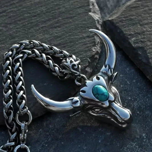 Gothic Green Stone Bull Skull Necklace – Punk Taurus Zodiac Amulet Pendant for Men